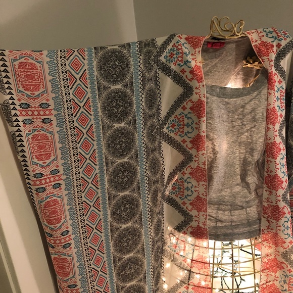 Shawl - Picture 2 of 3